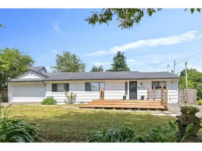 Wow! Tastefully renovated Rancher in Hatzic Bench. Massive 10,576 square foot flat and usable lot si...