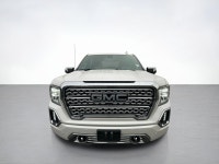 Stand tall with our used 2020 GMC Sierra 1500 Denali Crew Cab 4X4 that has exclusive style and premi... (image 7)