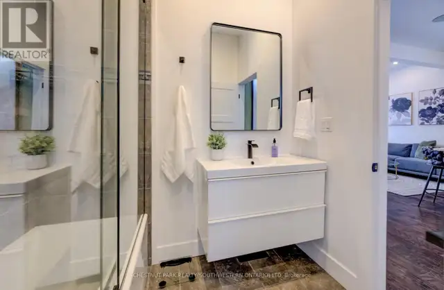 19 CEDAR STREET Cambridge, Ontario in Houses for Sale in Cambridge - Image 31