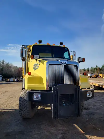 2005 Western Star 4900SA Quick disconnect power angle 12’ front plow blade and wing KM 21872 Engine...