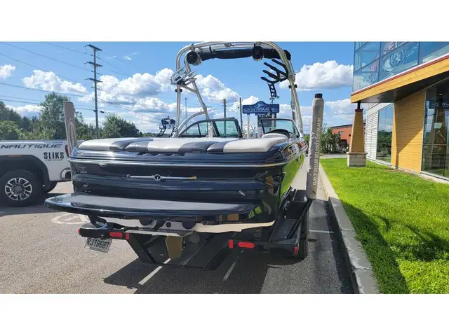 2010 Moomba LSV in Powerboats & Motorboats in Laurentides - Image 4