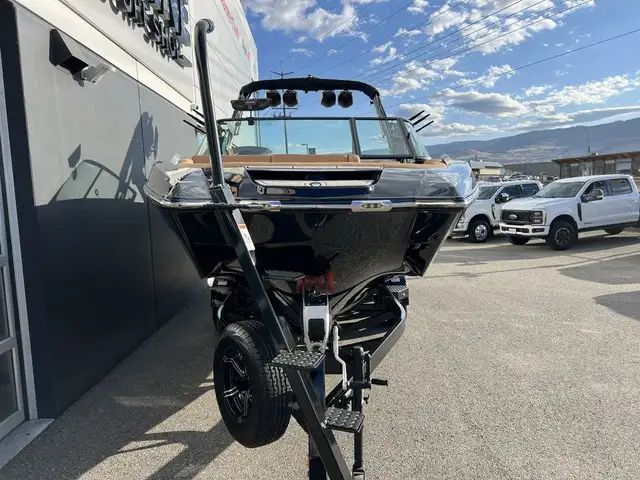 2022 Mastercraft X26 in Powerboats & Motorboats in St. Albert - Image 4