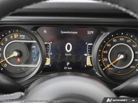 This Jeep Gladiator delivers a Regular Unleaded V-6 3.6 L/220 engine powering this Automatic transmi... (image 9)