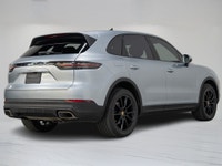 TThis 2021 Porsche Cayenne is a local Ontario vehicle that combines Porsche's legendary driving dyna... (image 3)