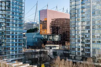 Live in the vibrant core of Yaletown in this beautifully renovated, bright studio + den at Nova by r...