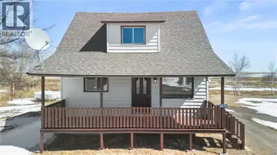 Looking for COZY, MOVE-IN ready and overlooking the Bouctouche Dunes? Look no further! This 3 bedroo...