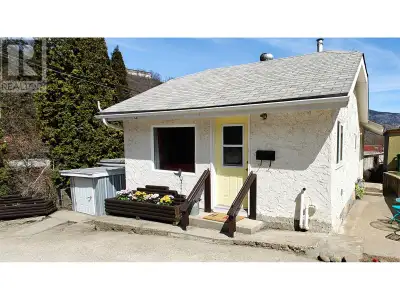 Situated on a peaceful dead-end street in Warfield’s sought-after Annabelle neighborhood, this cozy...