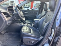 The 2016 Jeep Cherokee Limited in stunning Granite Crystal Metallic arrives equipped to elevate ever... (image 9)