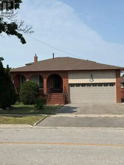 Welcome to this beautifully upgraded detached 5-level backsplit offering approximately 2,200 sq. ft....