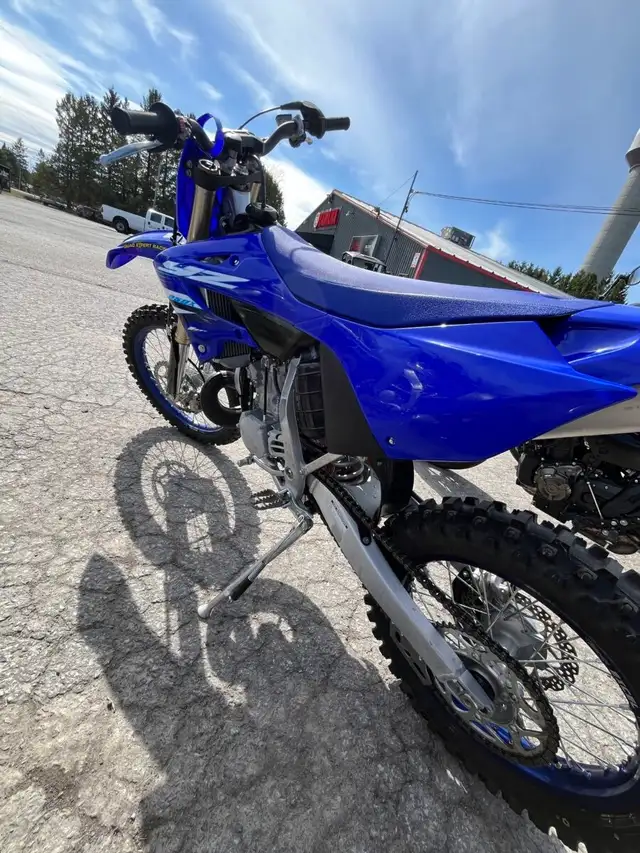 2025 YAMAHA YZ250X - LOW HOURS in Dirt Bikes & Motocross in Ottawa - Image 4