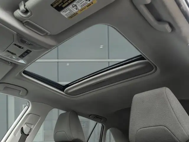 2022 Toyota RAV4 XLE AWD | Sunroof | Heated Steering | CarPlayS in Cars & Trucks in Guelph - Image 23
