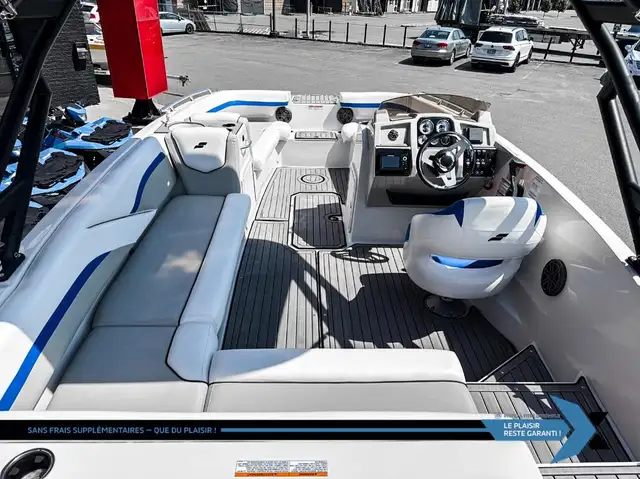 2023 STARCRAFT SVX 211 OB 140hp deck boat bateau Ponte in Powerboats & Motorboats in Laval / North Shore - Image 11