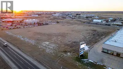 PRIME LOCATION ON GRANDE PRAIRIE’S BUSIEST THROUGHFARE HWY. 43 WITH EXPOSURE TO AN AVERAGE OF 22,000...