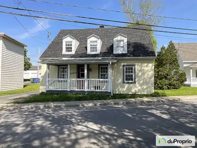 Charmante maison ancestrale rénovée Un étage et demi, clé en main Découvrez cette magnifique maison...