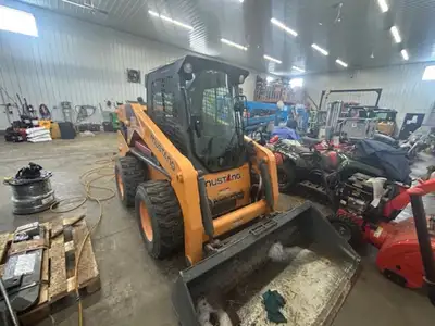 ***LOCAL TRADE*** 2011 MUSTANG/GEHL 2700V 84HP, 2700LB SAFE LIFT, CAB, HEAT, AIR, BUCKET, 2-SPEED, Y...