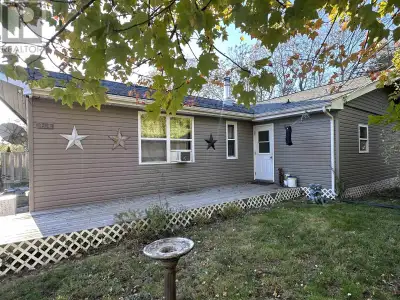 Affordable three bedroom two bath home, located in the Historic Town of Shelburne. The main floor fe...