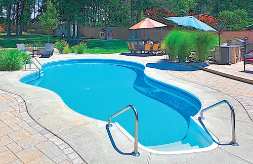 Looking for an insurable age driver/labourer to assist in pool openings and to assist in dropping po...