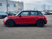 Come see this capable 2019 MINI 5 Door Cooper | Sunroof | Backup Cam | Adaptive Cruise | Heated Seat... (image 1)
