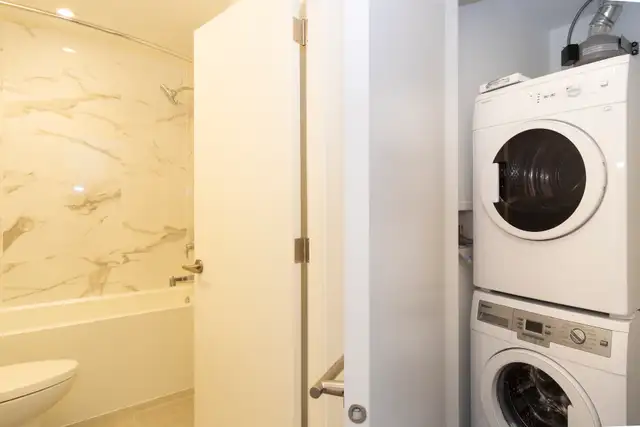 1 Bedroom Loft Apartment in Long Term Rentals in Vancouver - Image 4