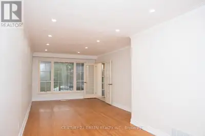 238 VAUXHALL DRIVE Toronto (Dorset Park), Ontario