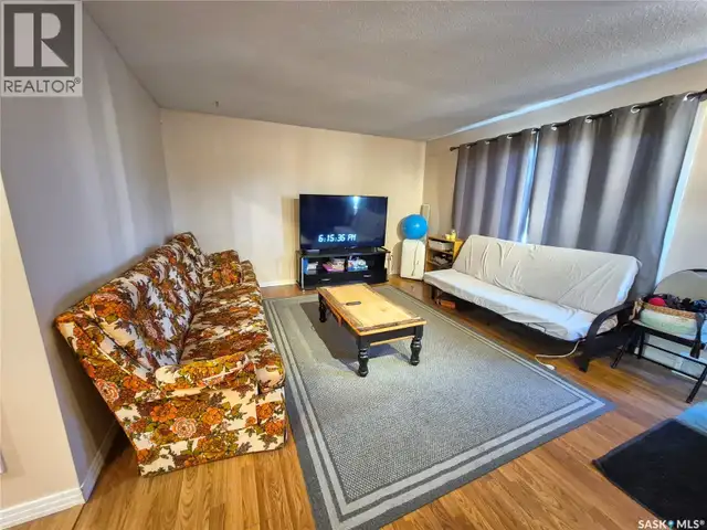 1118 PARK AVENUE Weyburn, Saskatchewan in Houses for Sale in Regina - Image 9