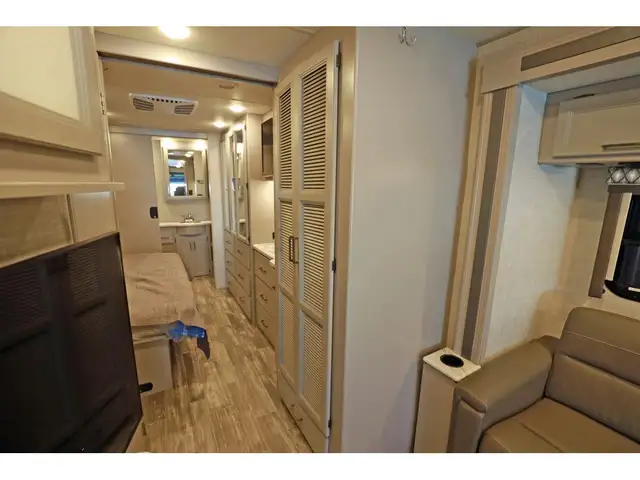 2022 Thor Motor Coach Hurricane 35M Classe A VR / RV 1.5 SDB + F in RVs & Motorhomes in Laval / North Shore - Image 14