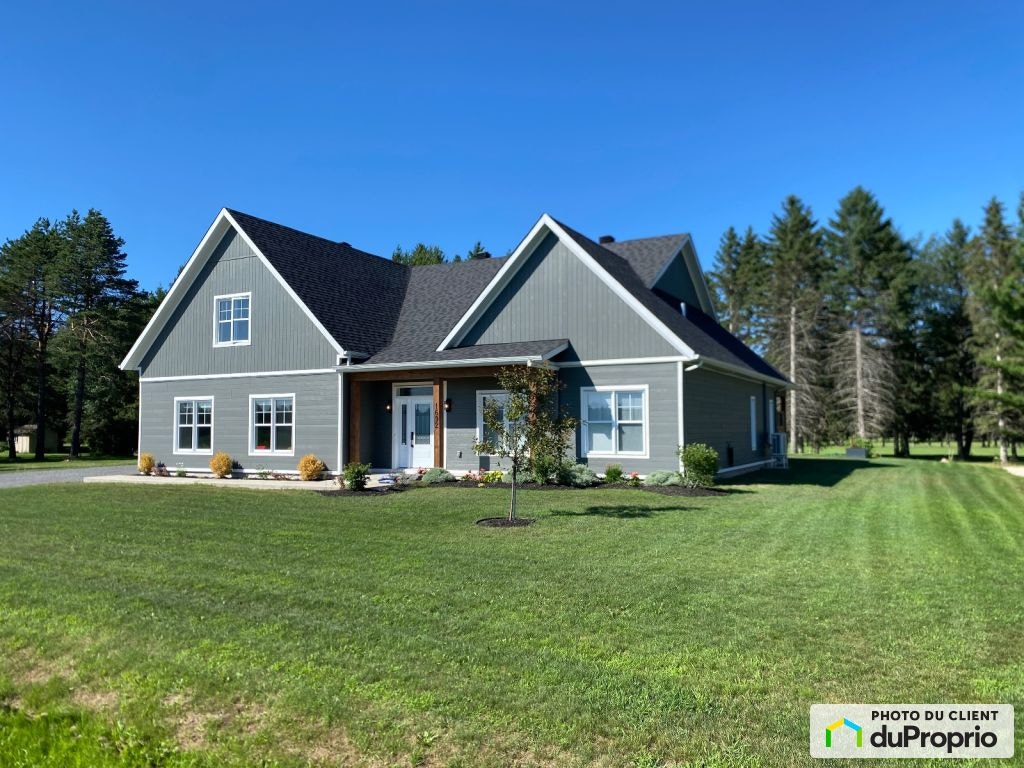 $800,000 - Bungalow for sale in St-Liguori — photo 1