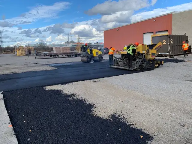 Hot Asphalt Repair and Driveway Sealing in Interlock, Paving & Driveways in Ottawa - Image 5