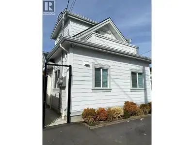 Furnished 3 bedroom, 2 bathroom laneway house near Langara College in Vancouver. Built in 2018, this...
