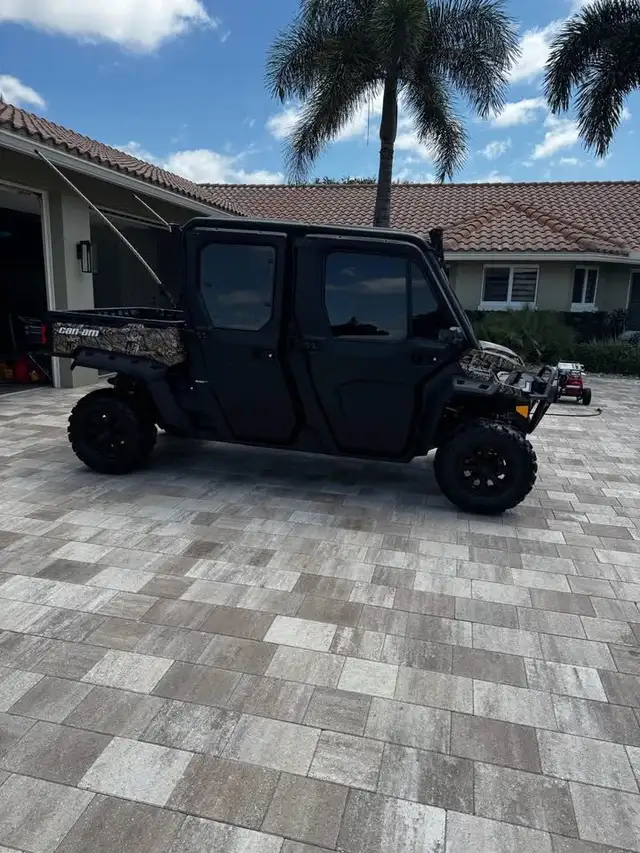 2022 CAN-AM DEFENDER MAX LIMITED 1000CC-BLACK! in ATVs in Dartmouth - Image 6
