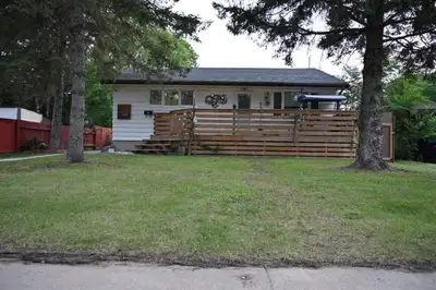 C17//Brandon/Welcome to this well-maintained bungalow offering an excellent opportunity for homeowne...