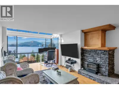 Panoramic Ocean, Mountain & Island Views - Updated 3-Bedroom End-Unit Townhome. Enjoy breathtaking v...