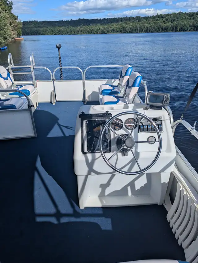 PONTON 22 pieds in Powerboats & Motorboats in Shawinigan - Image 4