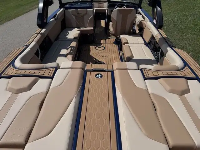 2025 Mastercraft XT24 in Powerboats & Motorboats in St. Albert - Image 10
