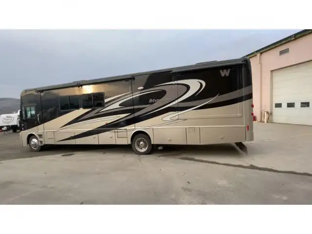 2014 Winnebago Adventurer 38Q in RVs & Motorhomes in Kamloops - Image 5