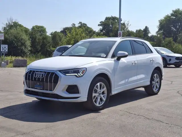 2025 Audi Q3 Komfort 40 AWD | Leather | Sunroof | Heated Seats