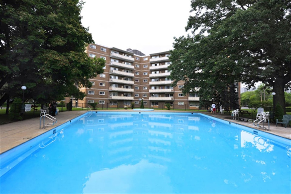 2 Bedroom Apartment in Ottawa West for October or December 2