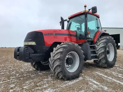 8481hrs, 185 HP, 1999, 4 rem. 1000 pto. 3 pt hitch. Frt weights. 18 spd pwr shift. 40 km. Creeper. L...