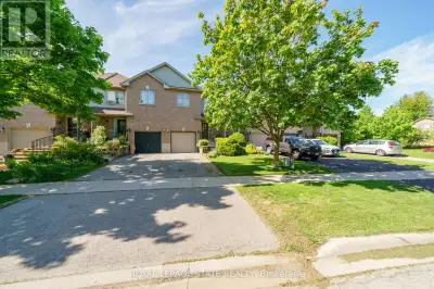 This beautifully updated 3 bdrm, 2.5-bathroom FREEHOLD townhome offers over 1,800 sq. ft. of total l...
