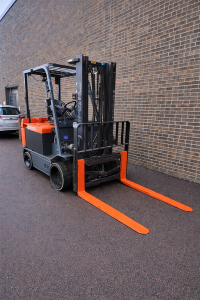 Keywords: used forklift, forklift, electric forklift, 2-stage mast forklift, 10000 lbs capacity, for...