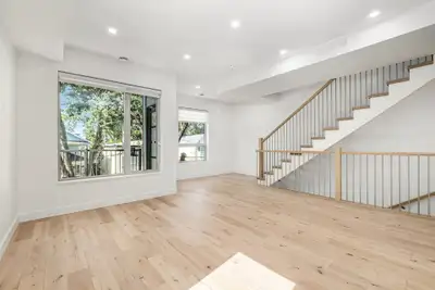 Luxurious 2 Beds 2.5 Baths Apartment!