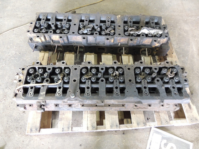 D10R 3412E HEADS in Engine & Engine Parts in Calgary