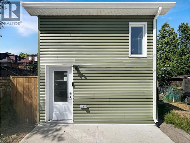 20 ELM Street Hamilton, Ontario in Long Term Rentals in Hamilton - Image 4