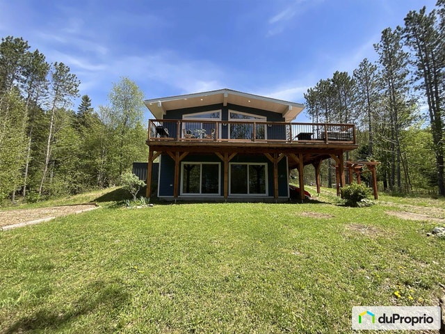 $470,000 - Bungalow for sale in Dixville — photo 1