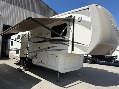 ️ 2015 Forest River Cedar Creek 32RL – Luxury Fifth Wheel A high-end, well-built fifth wheel designe...