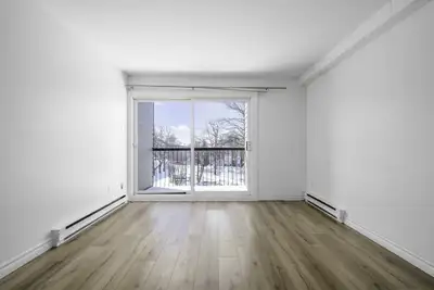 Appartement de type 3 1/2 dans un immeuble situé à proximité du Cégep de Lévis-Lauzon, dans un quart...