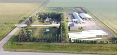 Yes its on 7 acres, we buy in our feed and have happily milked here on the new entrant program for 1...