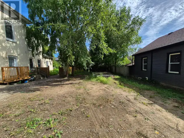 51 PEARL STREET Brantford, Ontario in Land for Sale in Brantford - Image 9