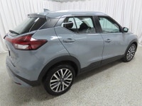 One owner 2024 Nissan Kicks SV comes equipped with blind spot warning, intelligent cruise control, a... (image 2)