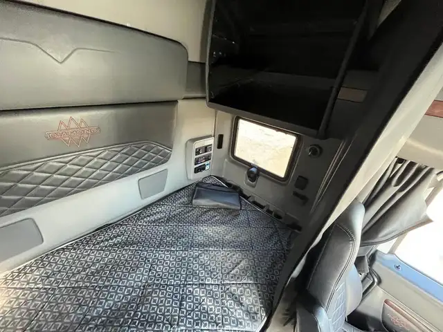 2023 International HX 520 565 HP | 56\" Highrise Sleeper! in Heavy Trucks in Hamilton - Image 16